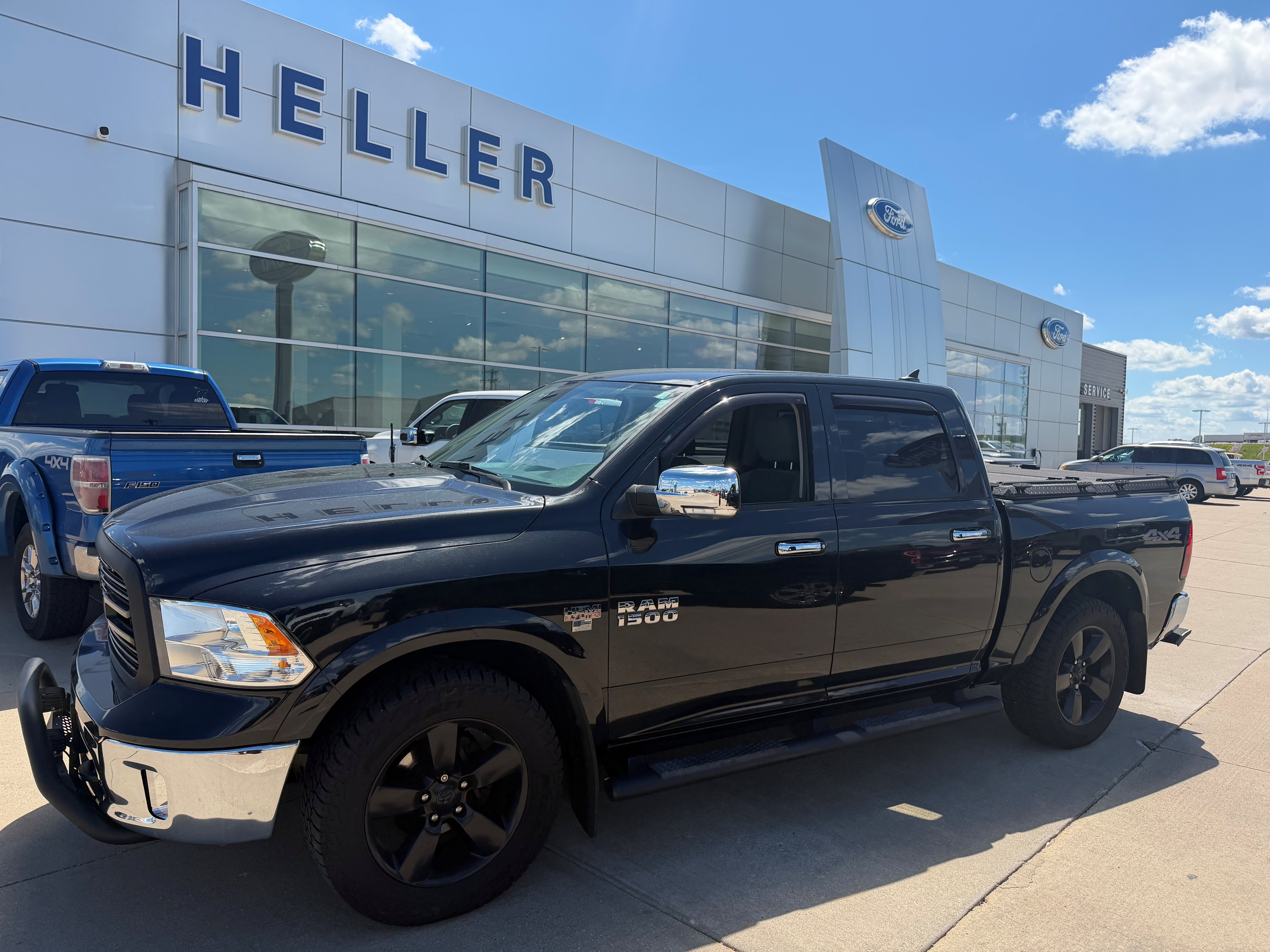 Used 2018 RAM 1500 SLT AWD/4WD image 3