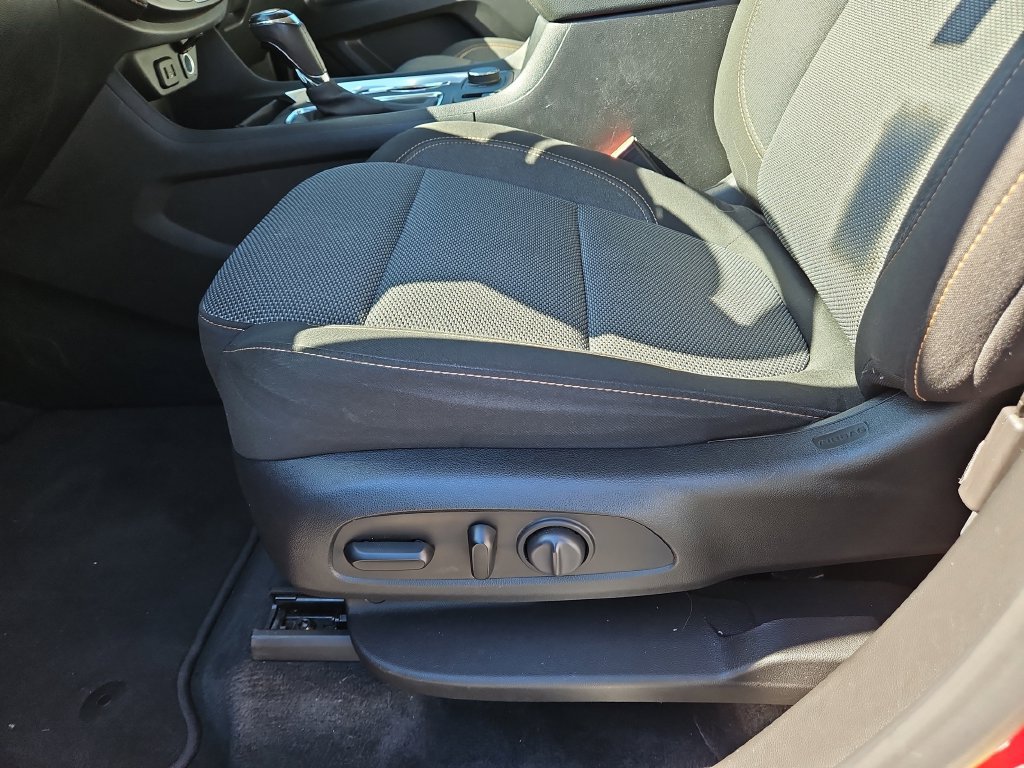 Used 2020 Chevrolet Traverse LT FWD image 18