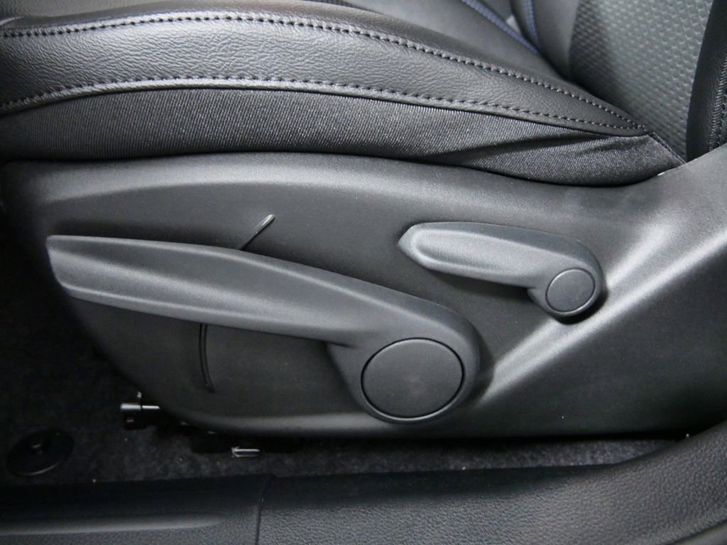 Used 2024 Jeep Compass Latitude image 34