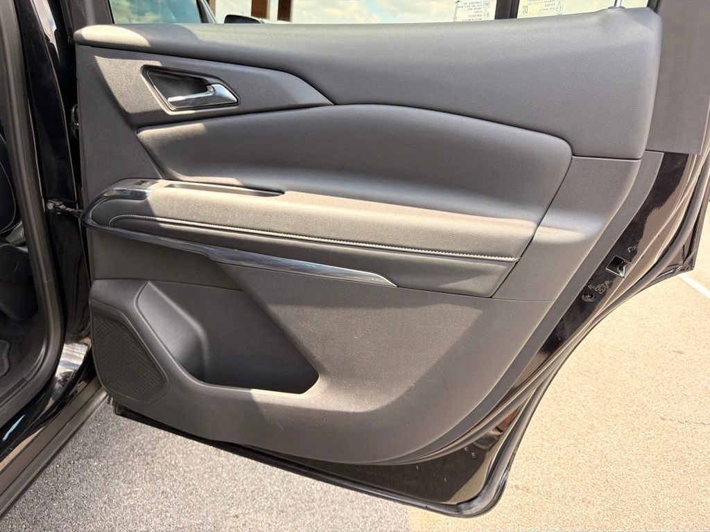 Used 2025 Chevrolet Traverse LT AWD/4WD image 15