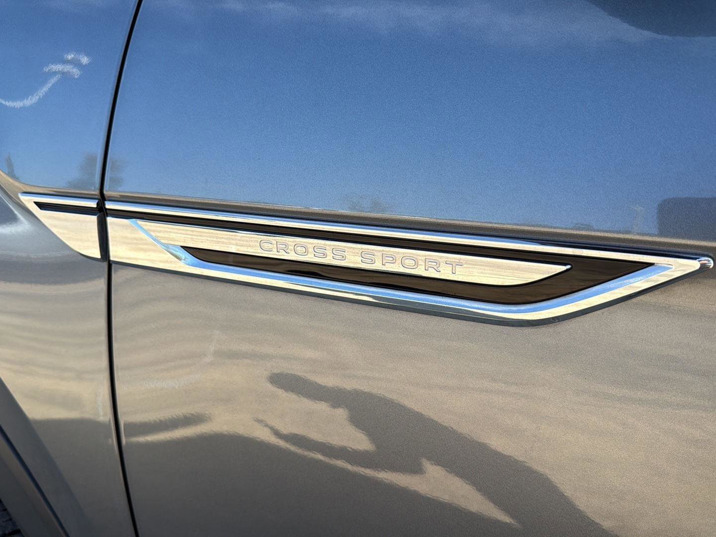 Used 2022 Volkswagen Atlas Cross Sport SE image 10