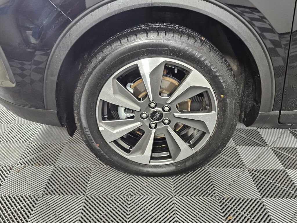 Used 2024 Ford Escape Platinum image 9