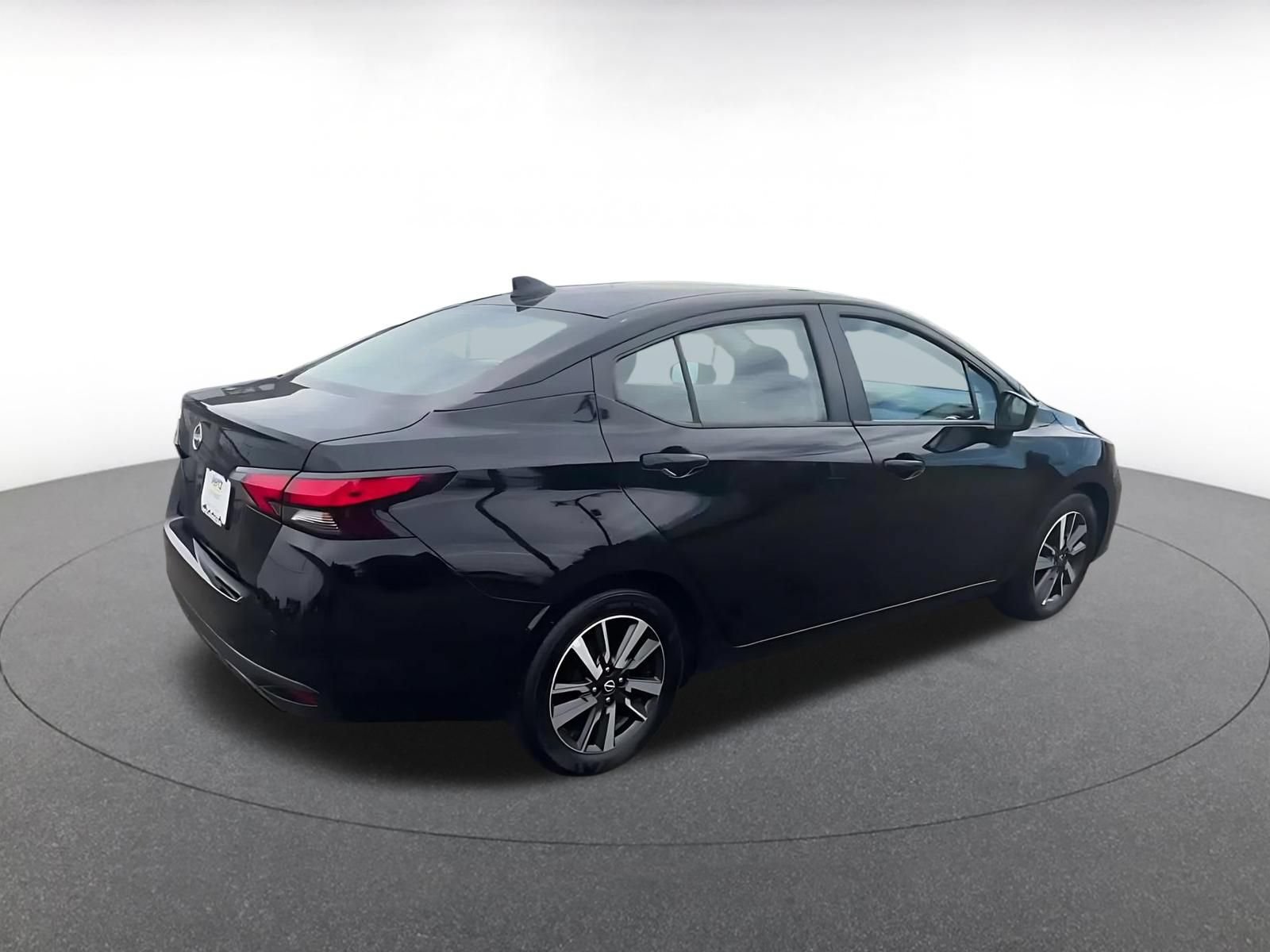 Used 2025 Nissan Versa SV FWD image 15