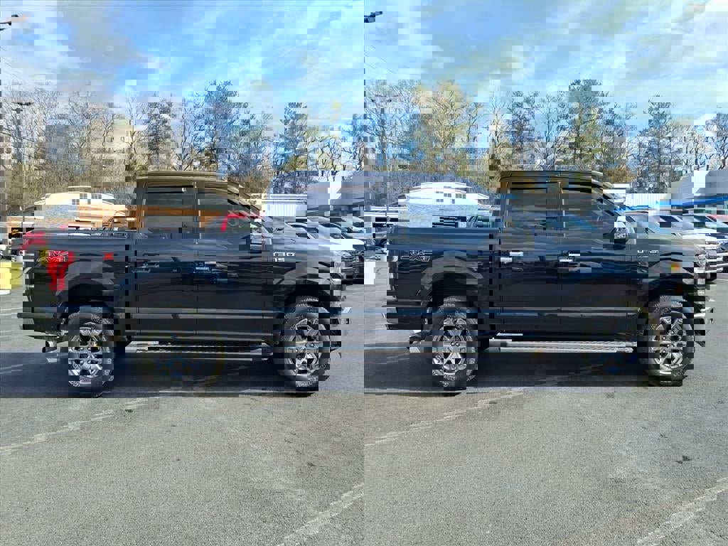 Used 2015 Ford F150 XLT w/ Equipment Group 302A Luxury image 8