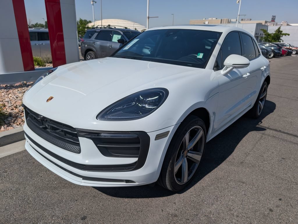 Used 2024 Porsche Macan AWD/4WD image 3