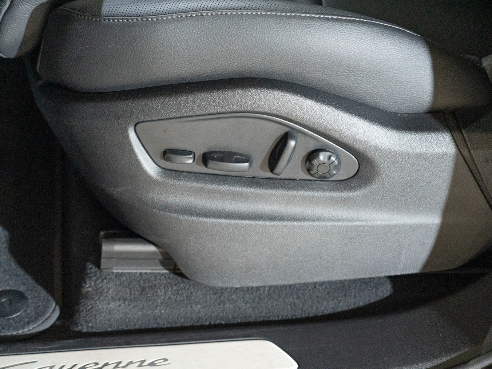Used 2026 Porsche Cayenne AWD/4WD image 13