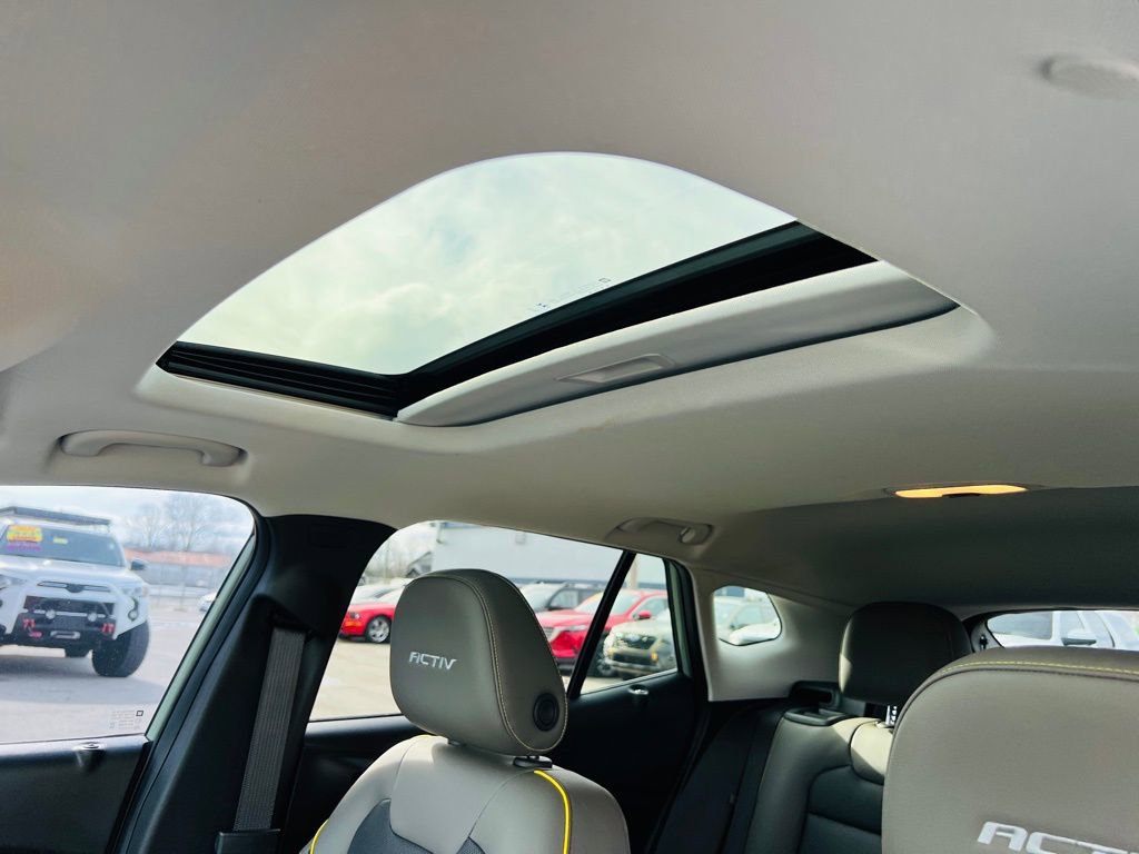 Used 2024 Chevrolet Trax ACTIV w/ Sunroof Package image 15
