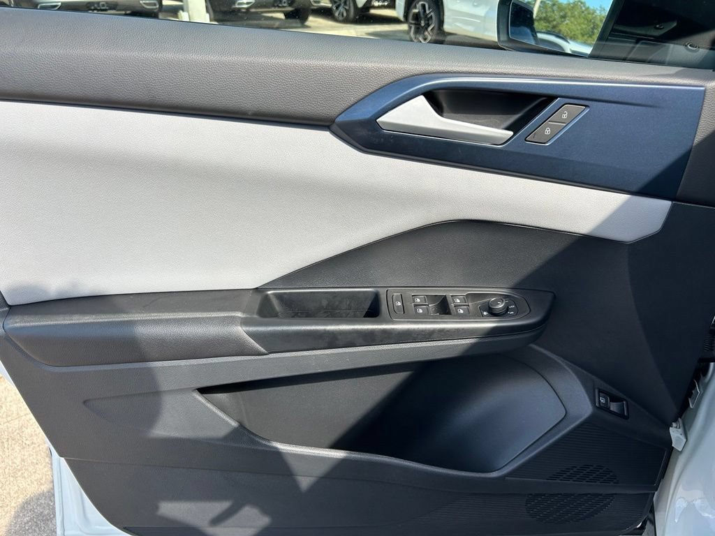 Certified 2023 Volkswagen Taos SE FWD image 18