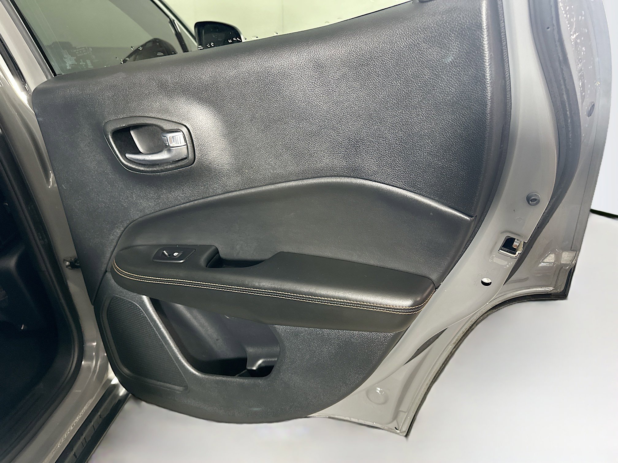 Used 2020 Jeep Compass Limited FWD image 27