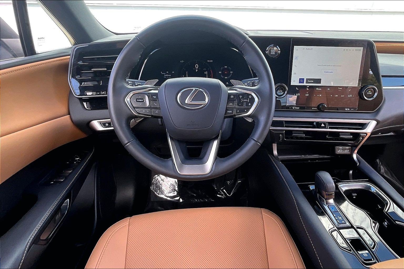 Used 2025 Lexus RX 350 FWD w/ Technology Package image 6