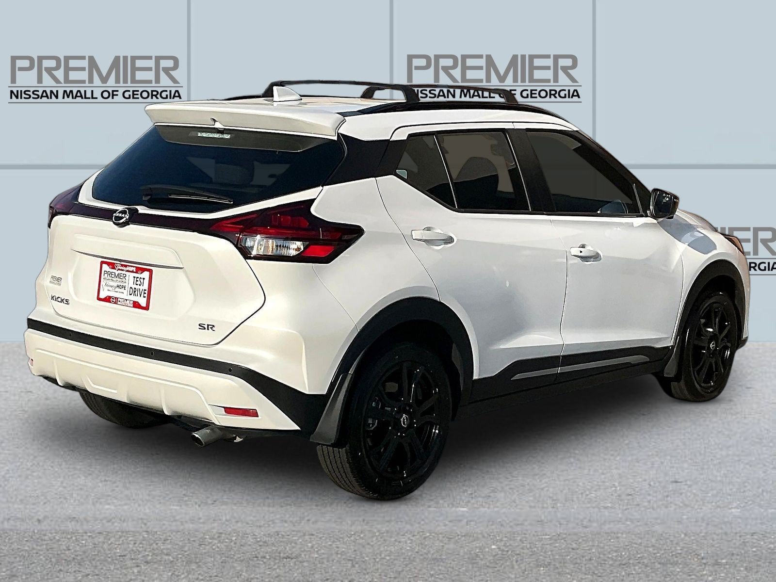 Used 2024 Nissan Kicks SR w/ SR Premium Package FWD image 7
