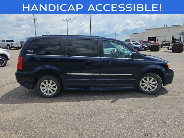 Used 2013 Chrysler Town & Country Touring FWD image 6