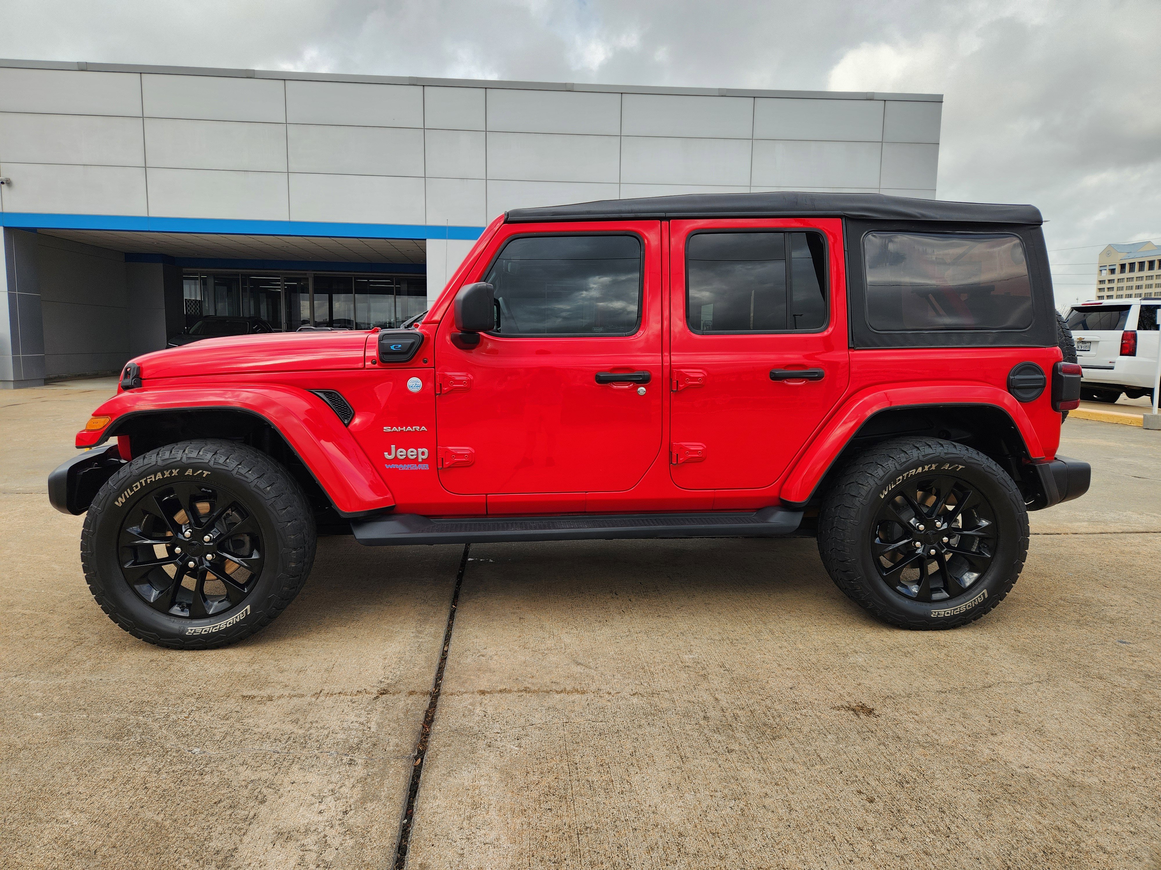 Used 2021 Jeep Wrangler Unlimited Sahara AWD/4WD image 5