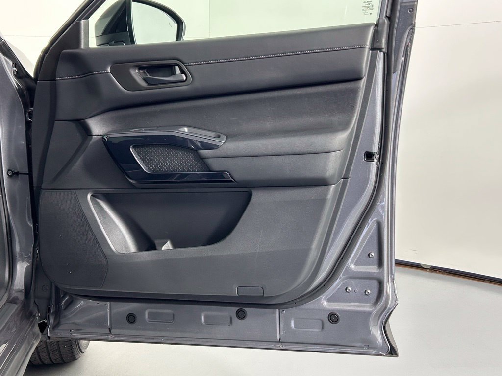Used 2024 Nissan Pathfinder S w/ Cargo Package AWD/4WD image 9
