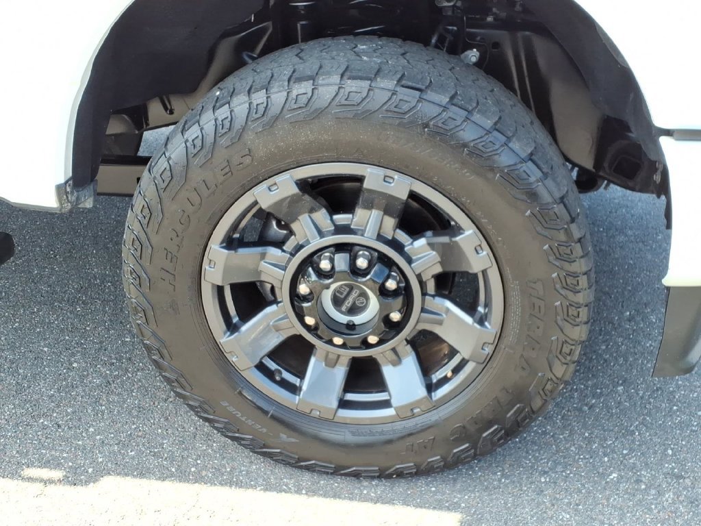 Used 2024 Ford F250 Lariat w/ Sport Appearance Package AWD/4WD image 9