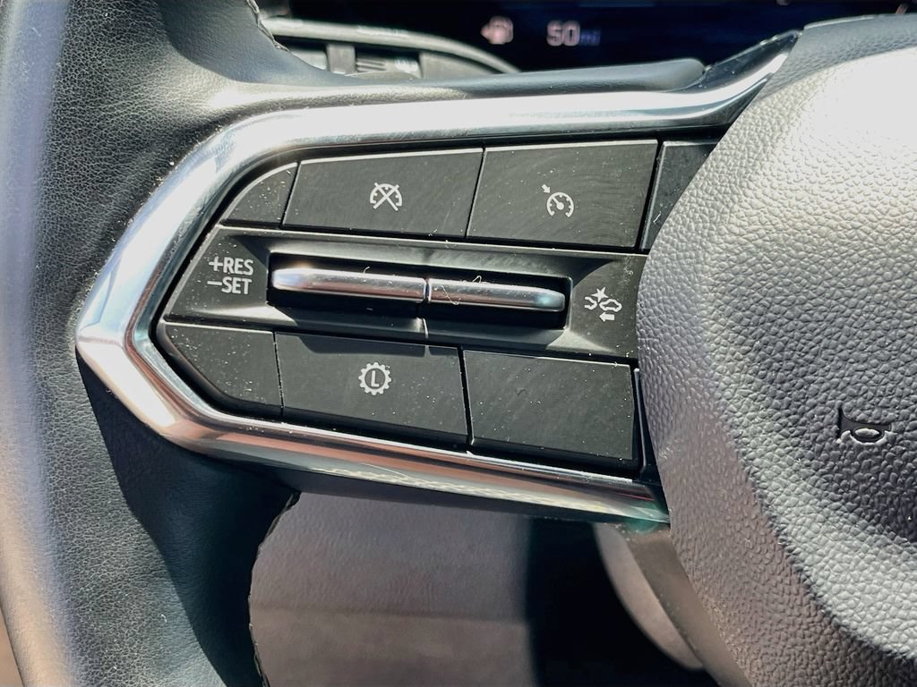 Used 2025 Chevrolet Traverse LT FWD image 18