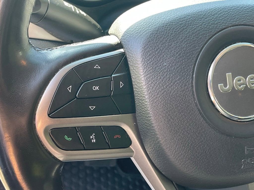 Used 2019 Jeep Cherokee Latitude Plus w/ Cold Weather Group AWD/4WD image 28