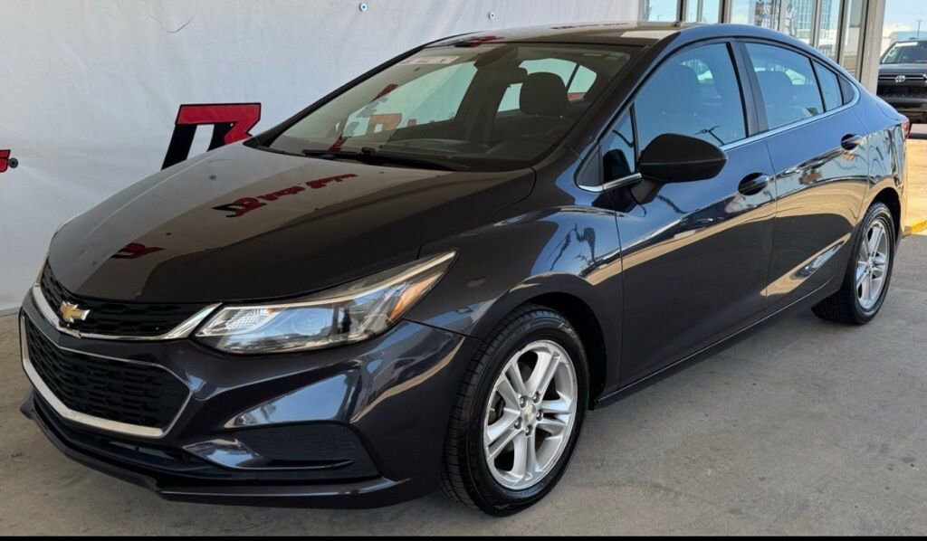 Used 2016 Chevrolet Cruze LT w/ Convenience Package image 2