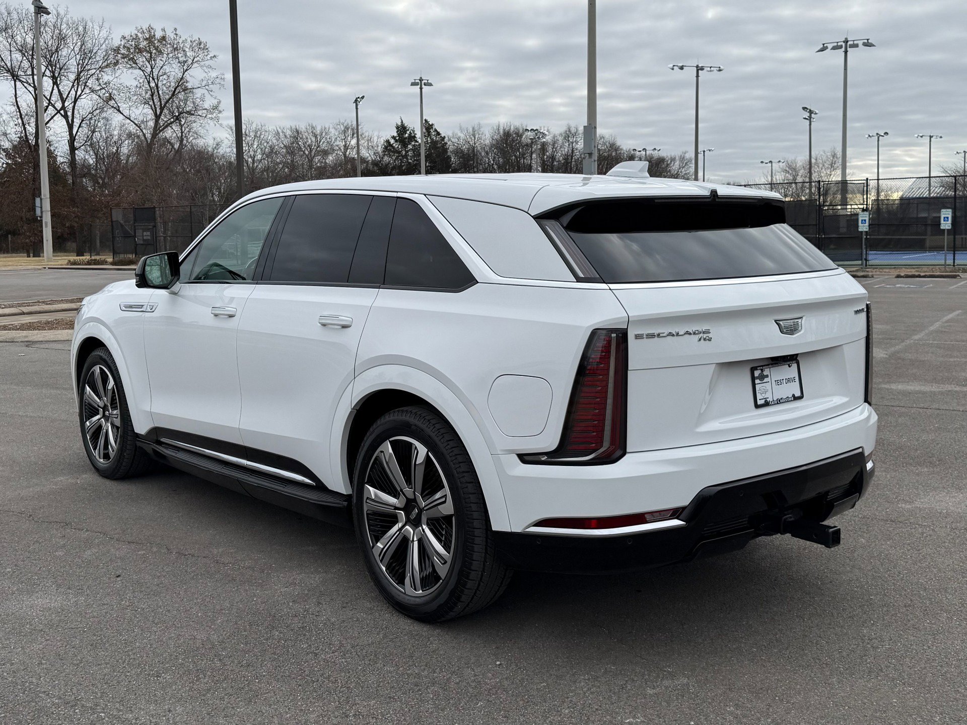 Used 2025 Cadillac Escalade IQ Luxury 2 image 4