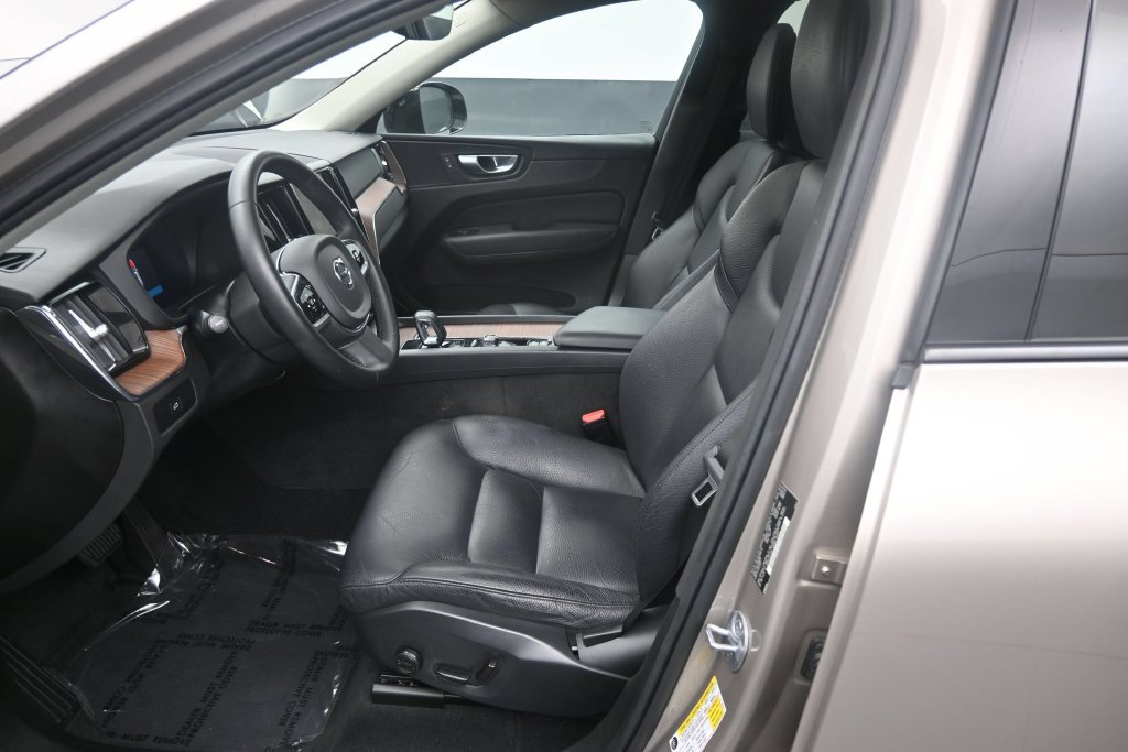 Certified 2024 Volvo XC60 B5 Plus AWD/4WD image 15