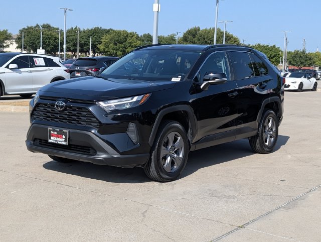 Used 2024 Toyota RAV4 XLE AWD/4WD image 9