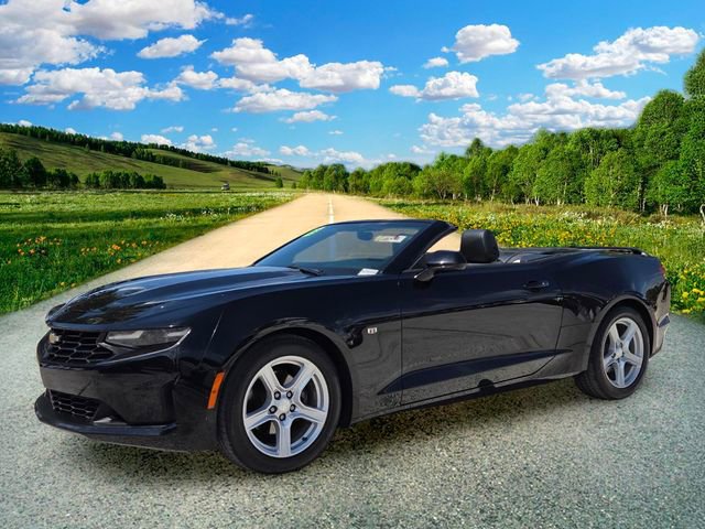 Used 2019 Chevrolet Camaro LT RWD image 2