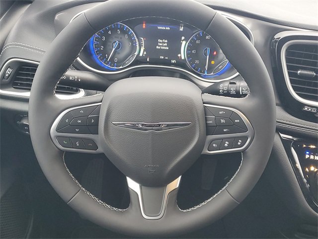 New 2026 Chrysler Pacifica Select FWD image 13