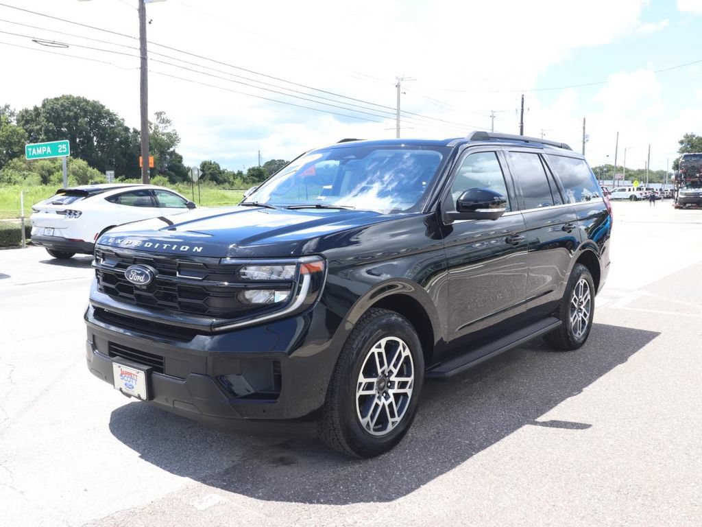 Used 2025 Ford Expedition Active AWD/4WD image 5