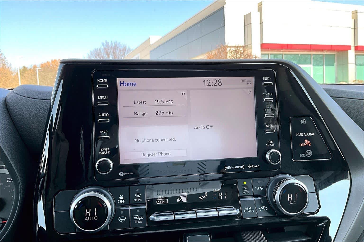 Used 2022 Toyota Highlander LE FWD image 32