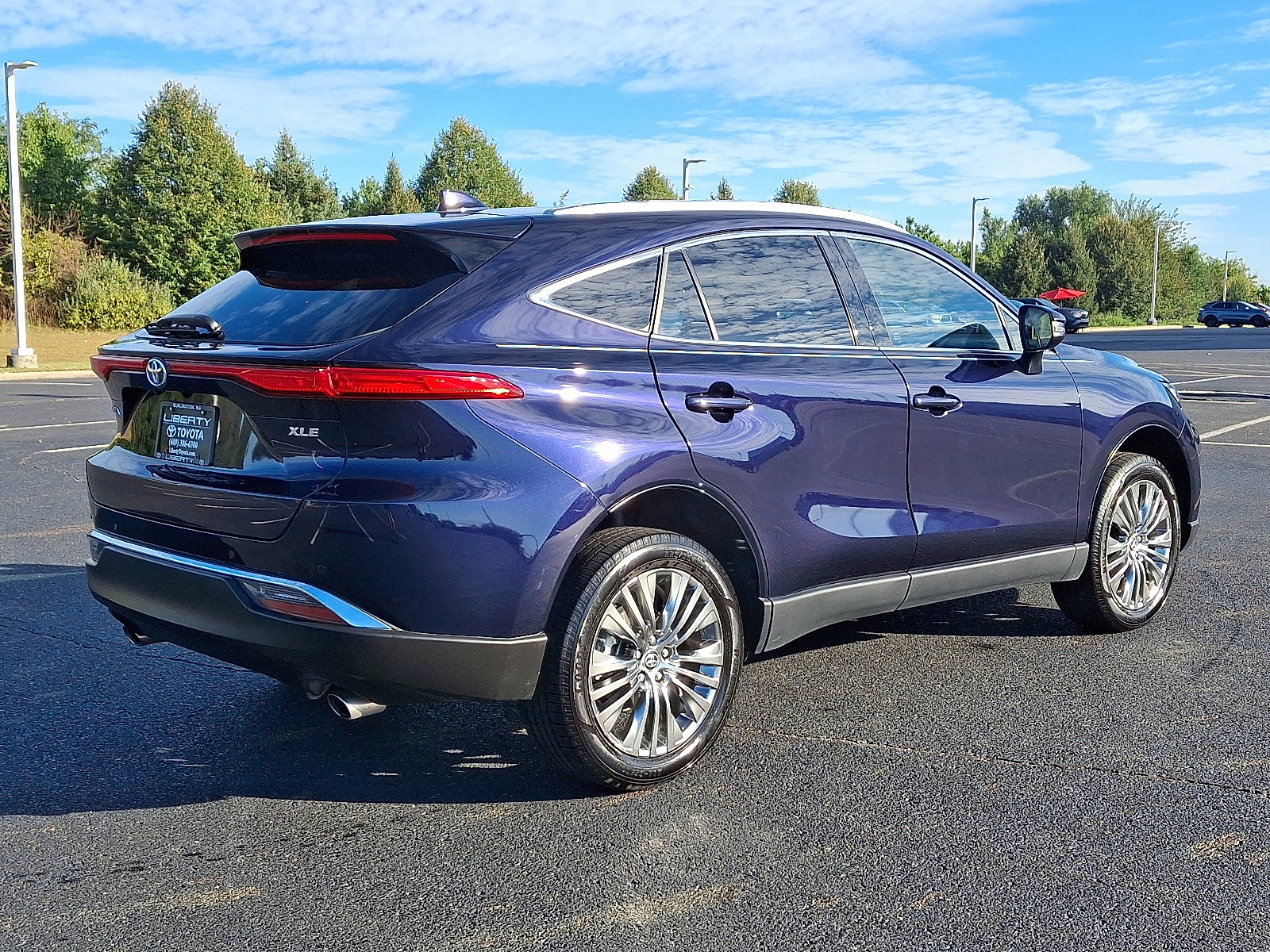 Used 2024 Toyota Venza XLE image 6