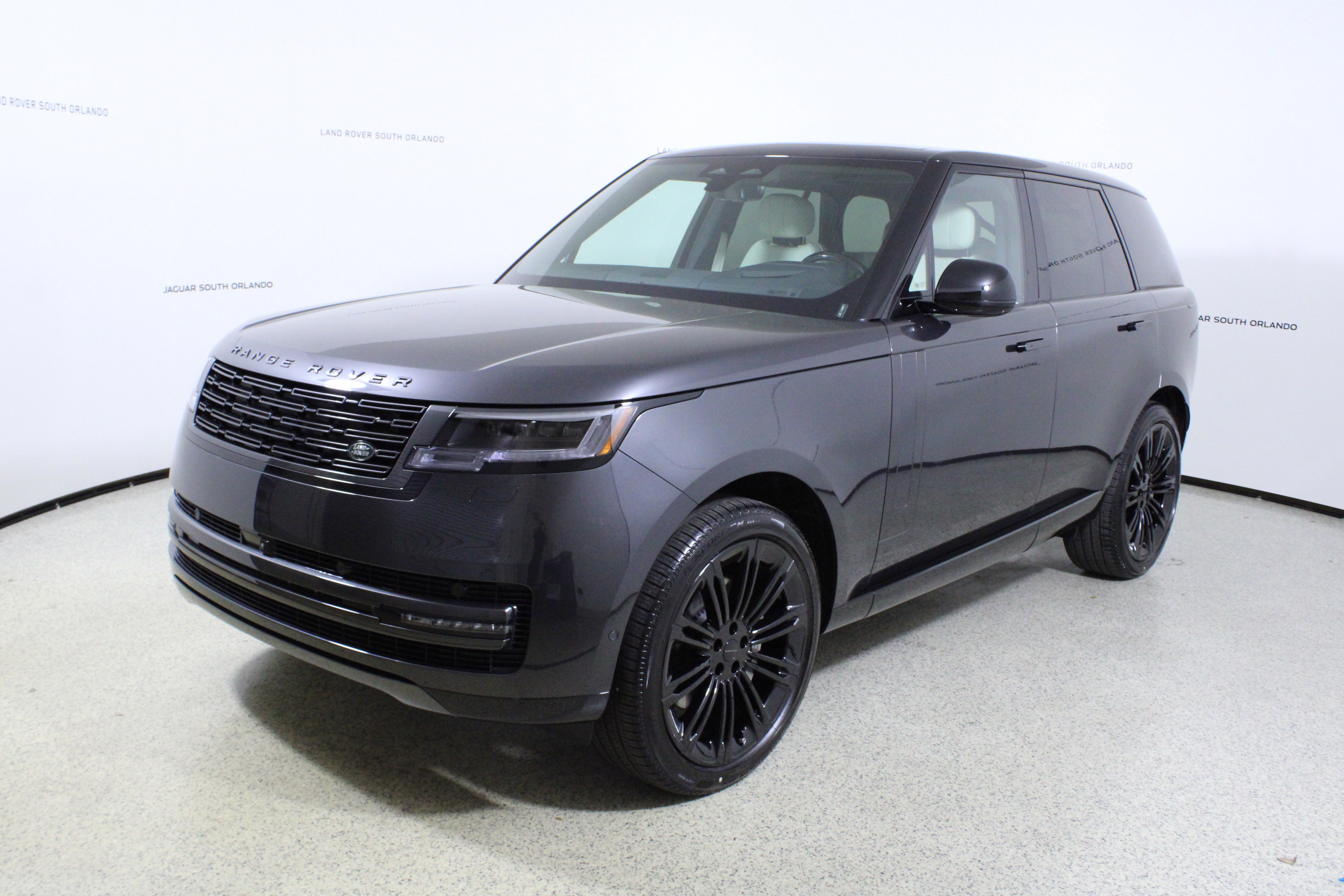 New 2026 Land Rover Range Rover SE image 4