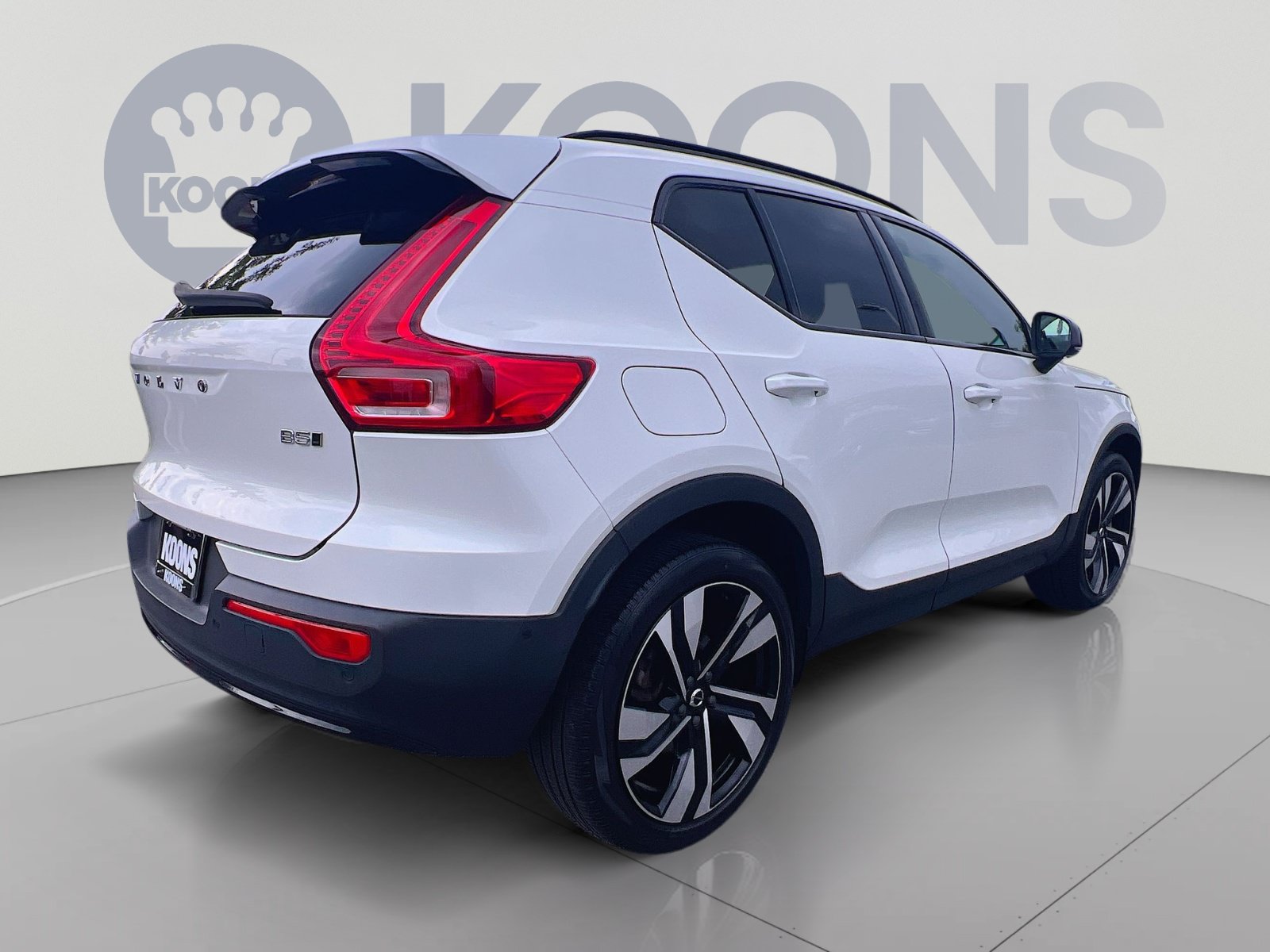 Certified 2023 Volvo XC40 B5 Plus w/ Climate Package AWD/4WD image 7