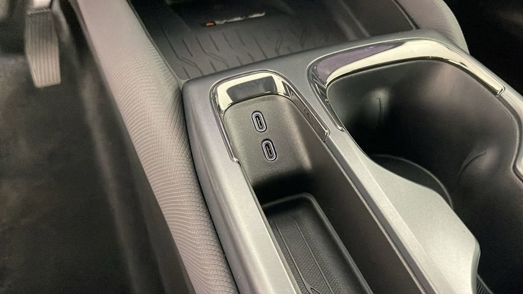 Used 2025 Chevrolet Equinox EV RS image 23