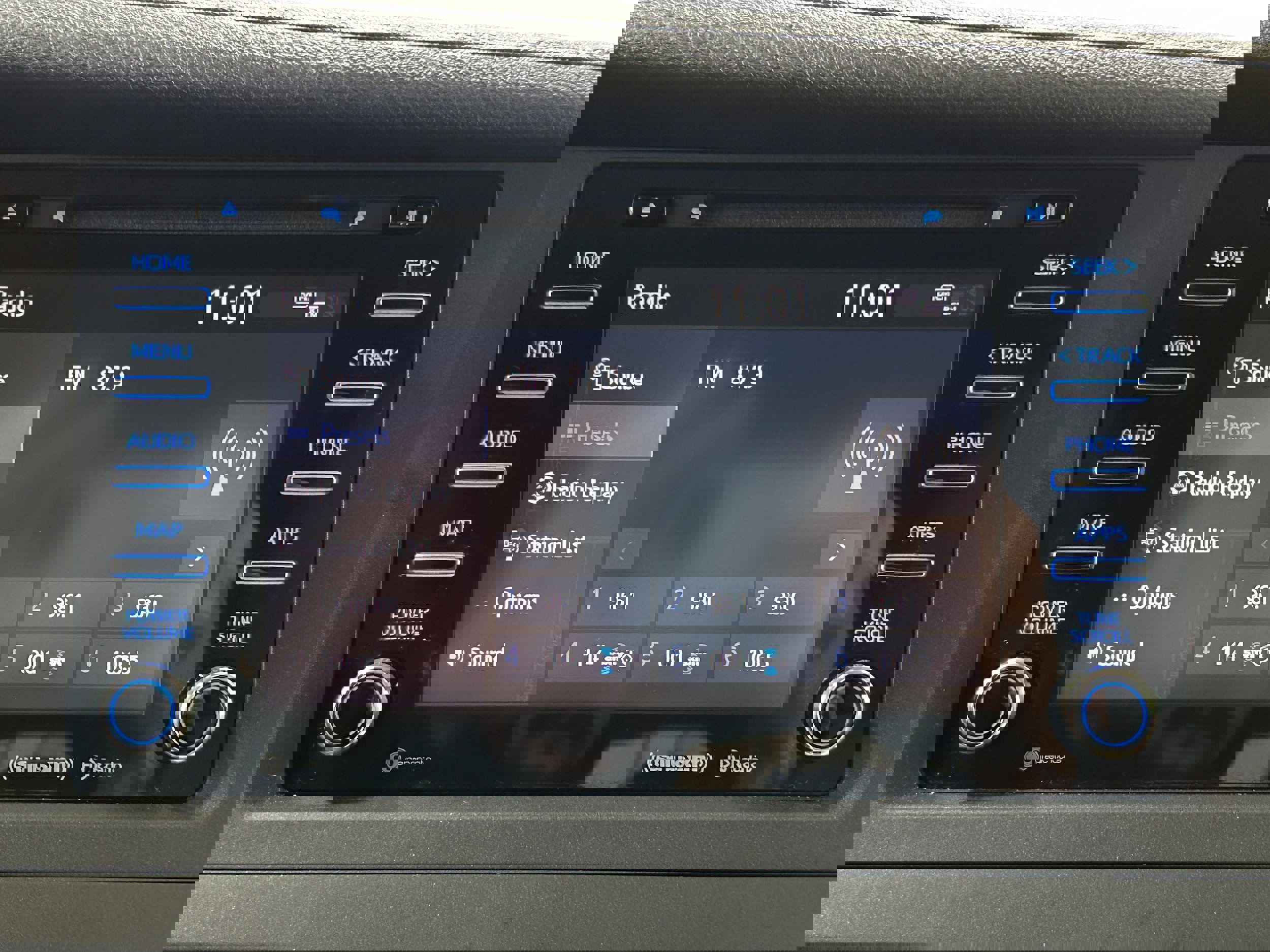 Used 2020 Toyota Sienna XLE w/ XLE Navigation Package image 6