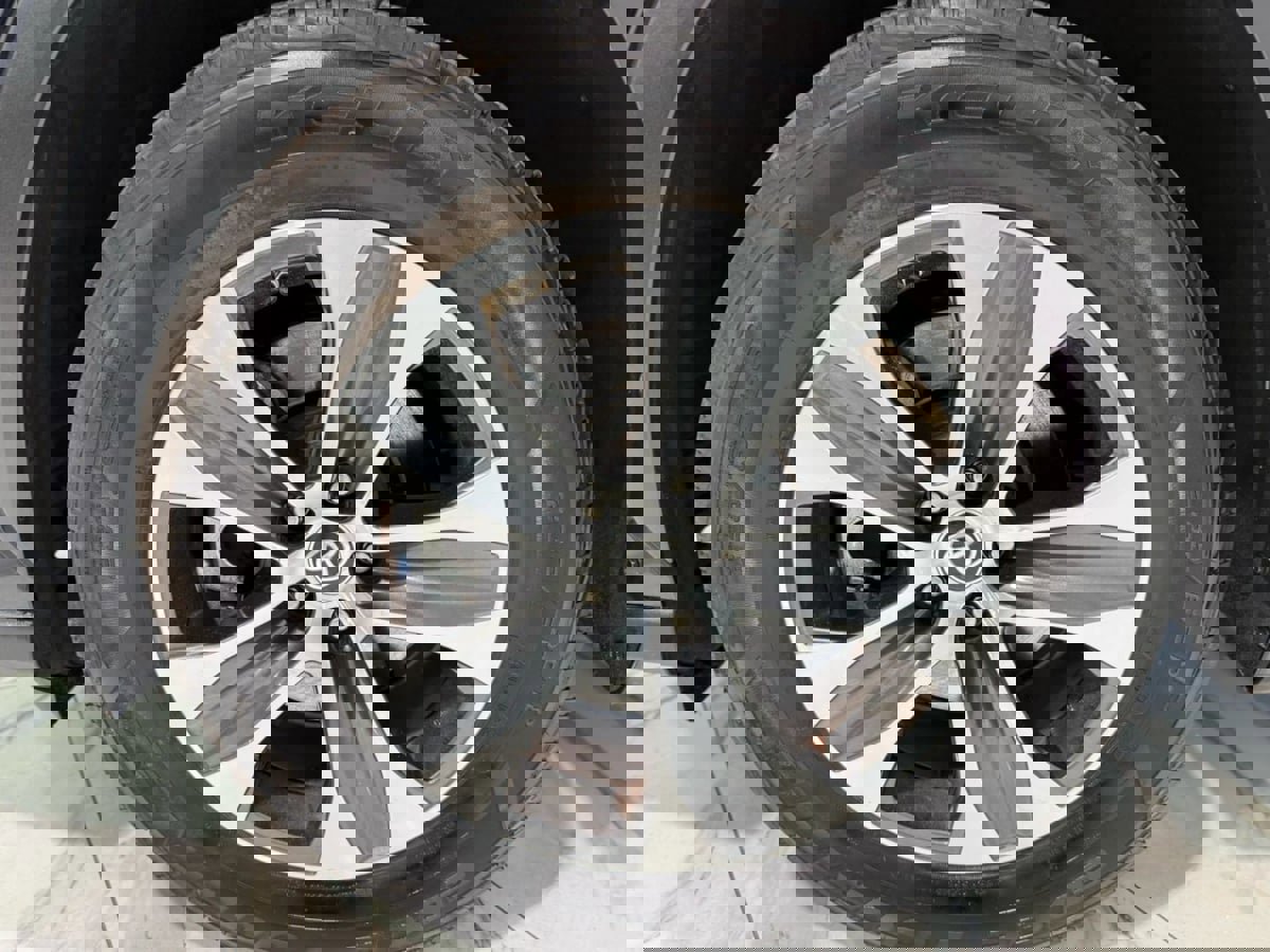 Used 2023 Toyota Highlander XLE image 38