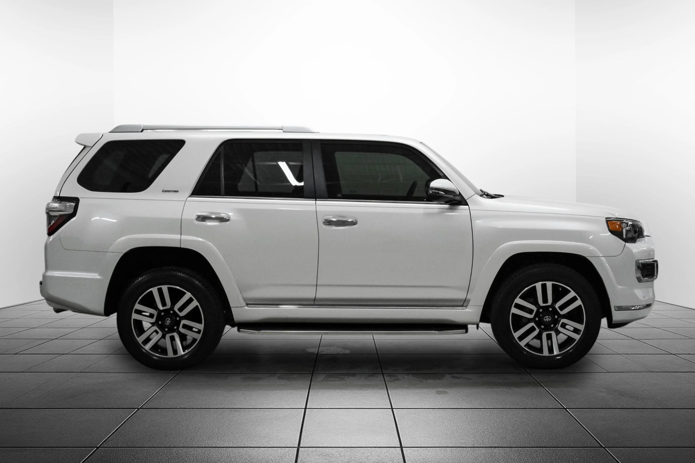 Used 2016 Toyota 4Runner Limited AWD/4WD image 8