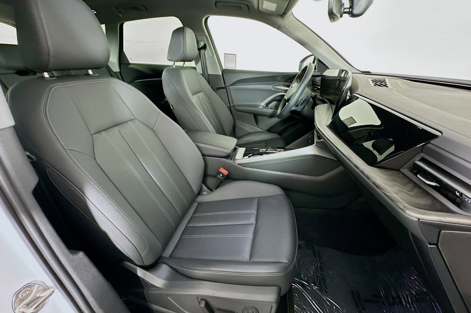 Used 2025 Audi Q5 Premium w/ Convenience Package image 8