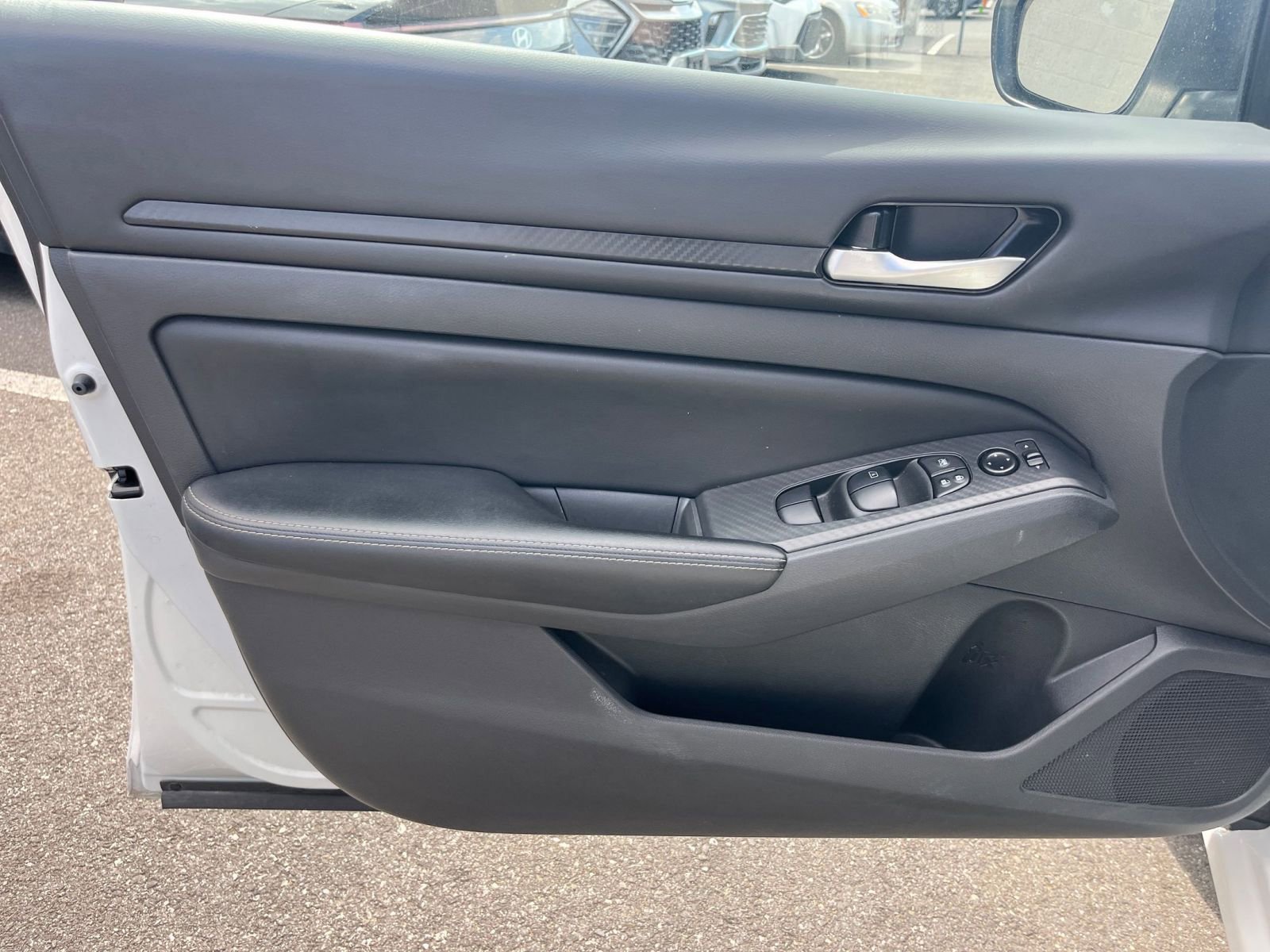 Used 2025 Nissan Altima 2.5 SV FWD image 18