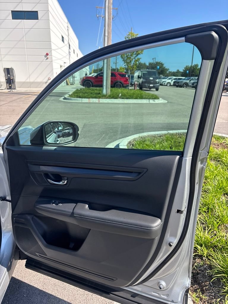 Used 2025 Honda CR-V LX image 12