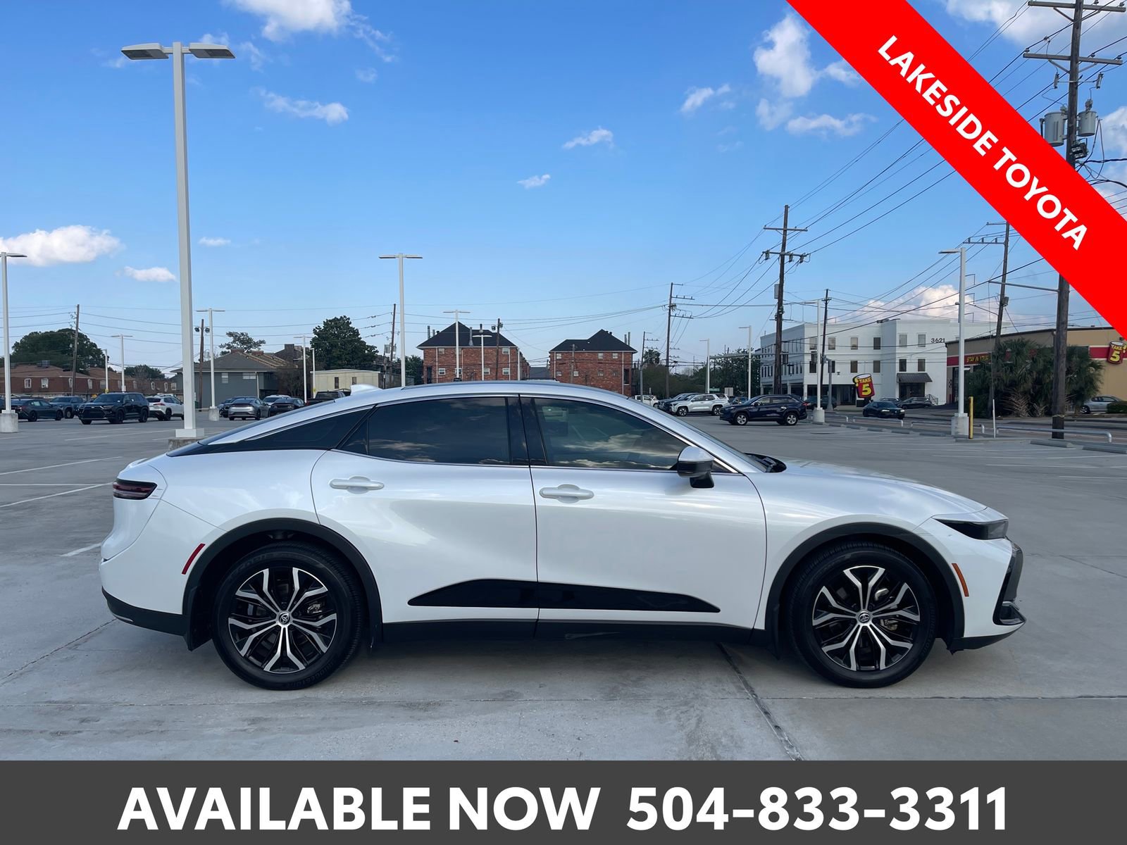 Used 2023 Toyota Crown Limited image 6