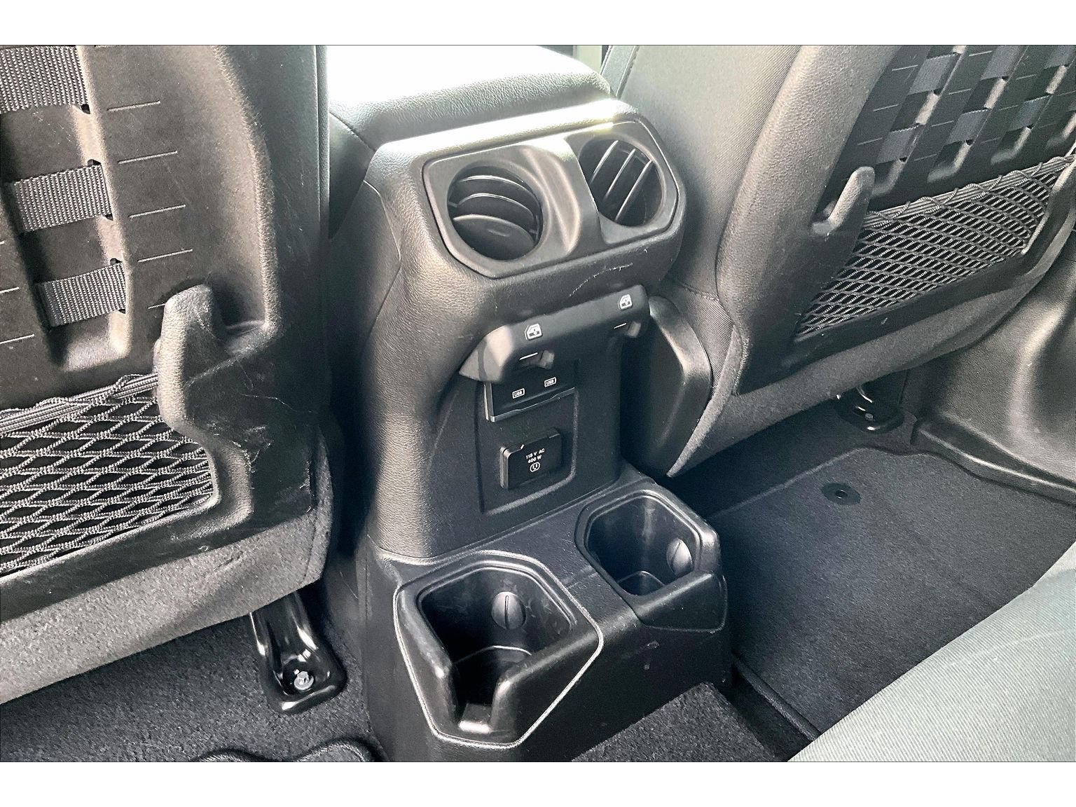 Used 2022 Jeep Gladiator Rubicon w/ Cold Weather Group AWD/4WD image 32