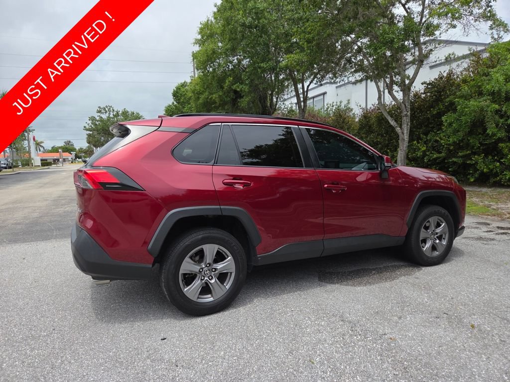 Used 2022 Toyota RAV4 XLE FWD image 11