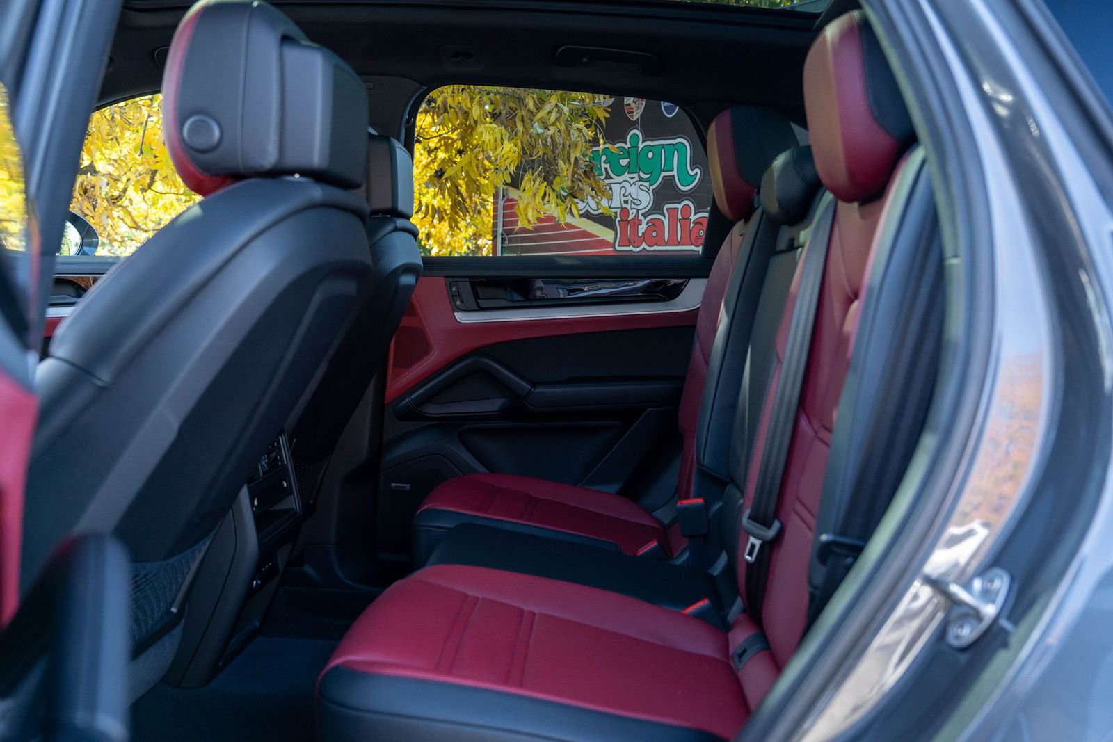 Certified 2025 Porsche Cayenne image 32