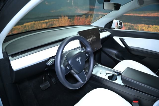 Used 2022 Tesla Model Y Long Range image 20