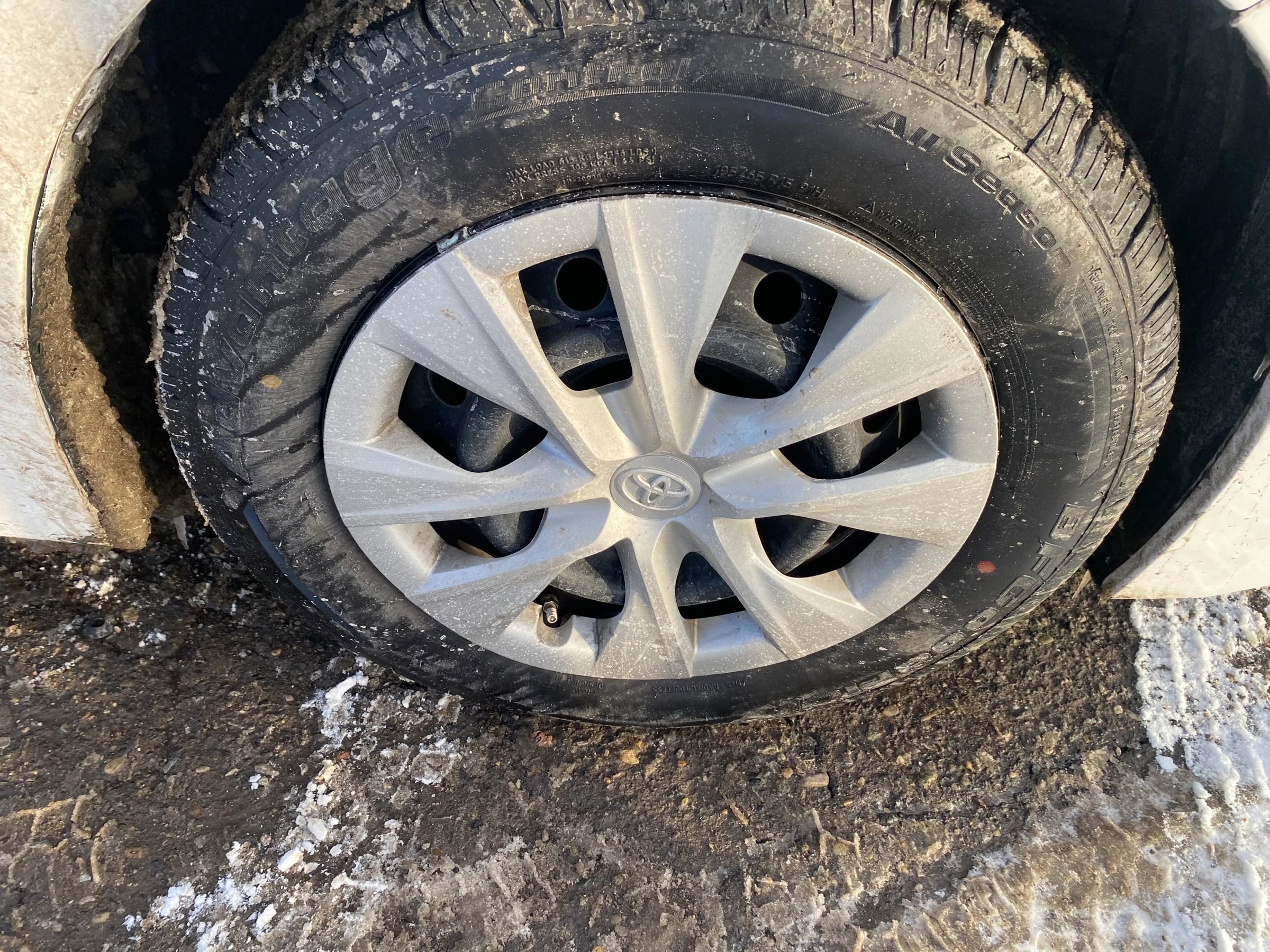 Used 2015 Toyota Corolla L image 26