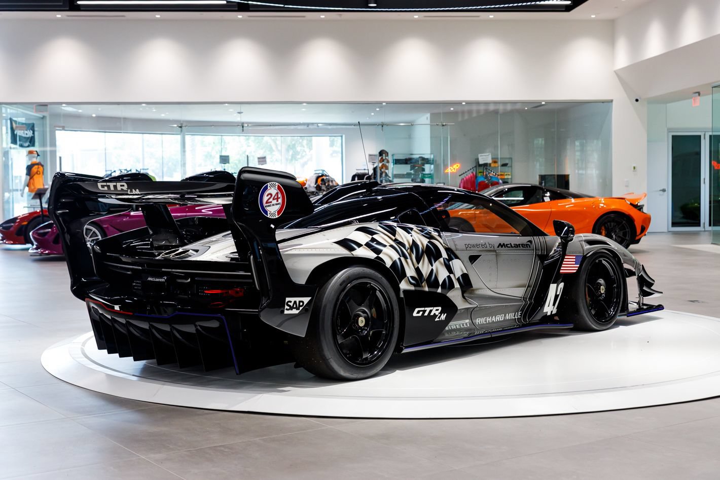 Used 2020 McLaren Senna RWD image 22
