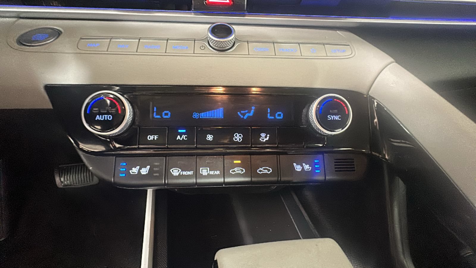 Certified 2023 Hyundai Elantra Limited FWD image 29