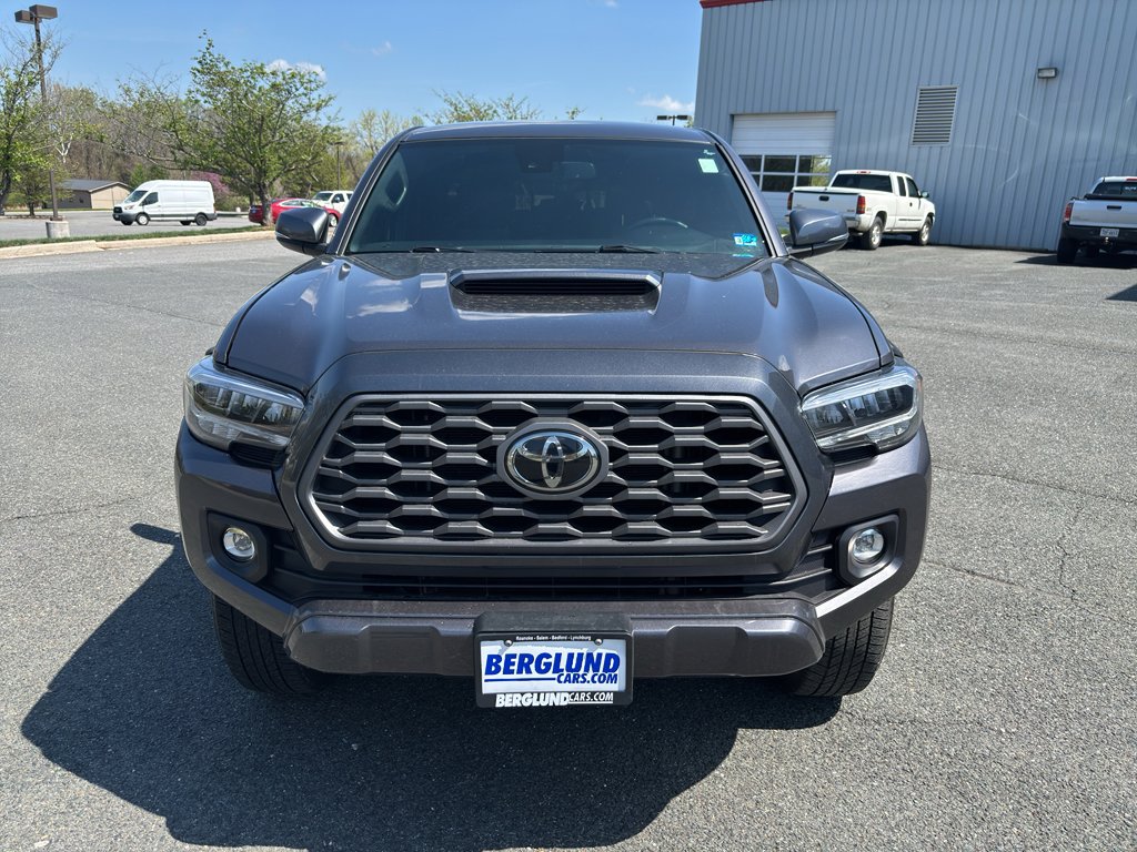 Used 2022 Toyota Tacoma TRD Sport w/ Technology Package image 2