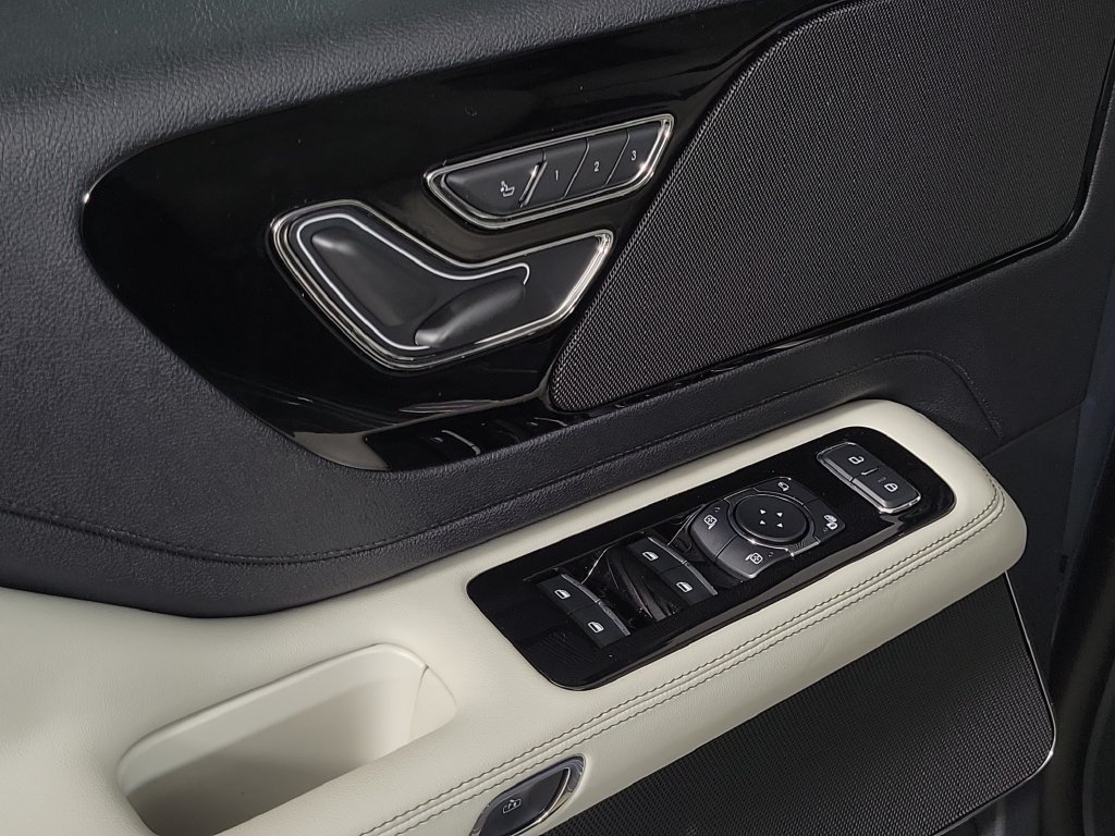 New 2026 Lincoln Aviator 2WD w/ Jet Appearance Package image 20