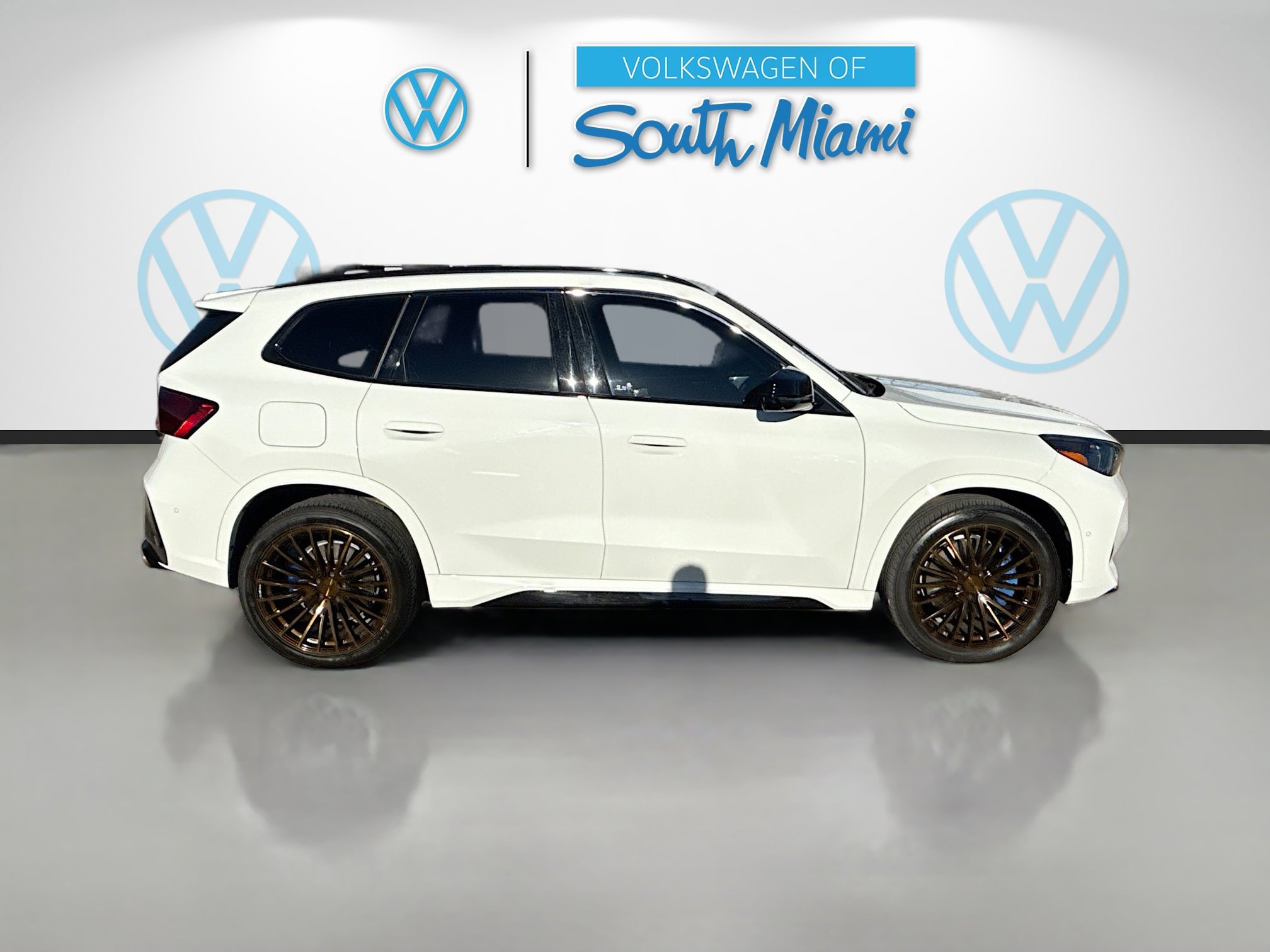Used 2024 BMW X1 M35i w/ Premium Package image 8